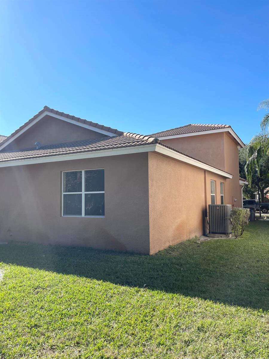 870 Gazetta Way, West Palm Beach FL 33413 photo 5