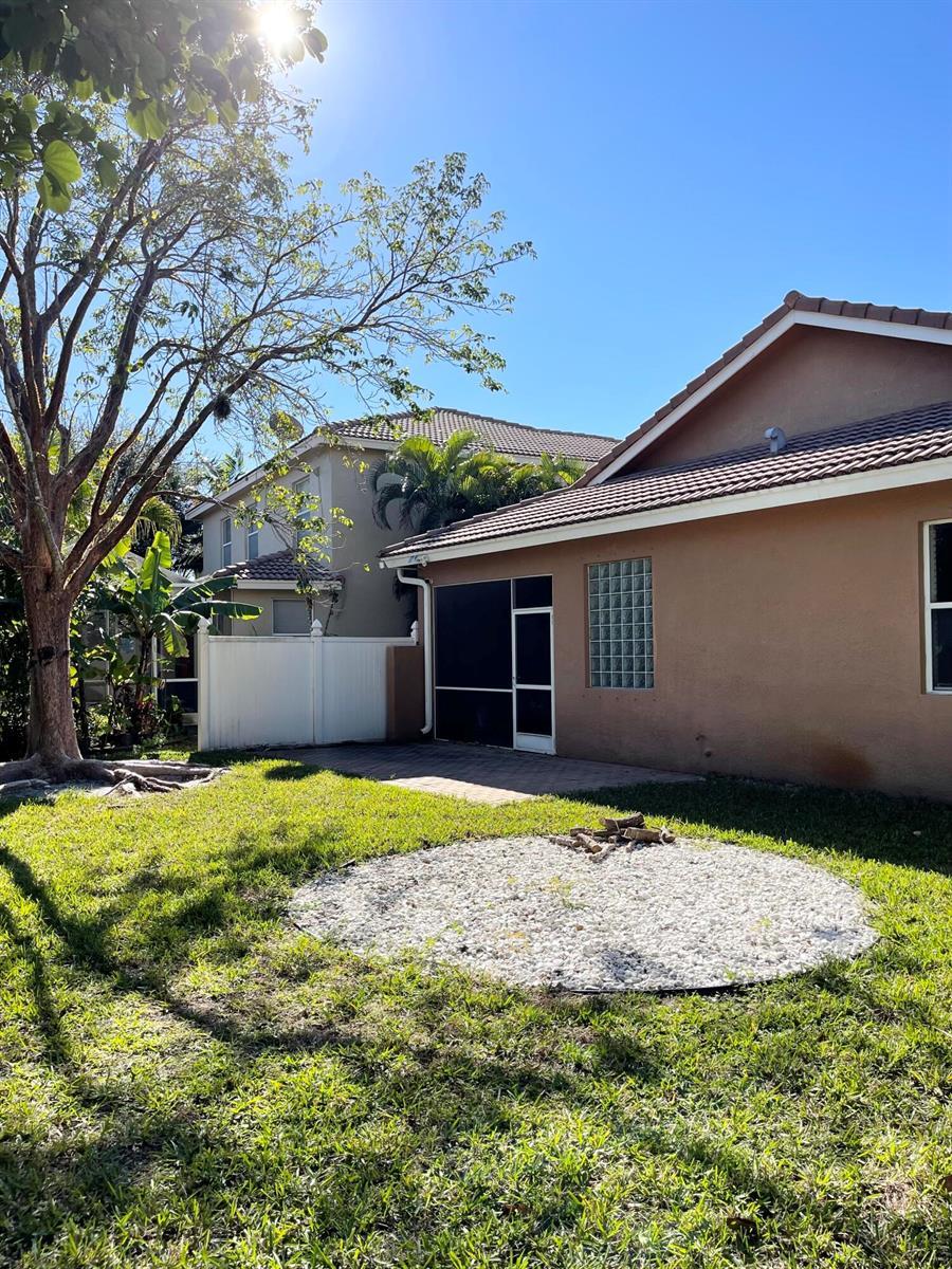 870 Gazetta Way, West Palm Beach FL 33413 photo 4