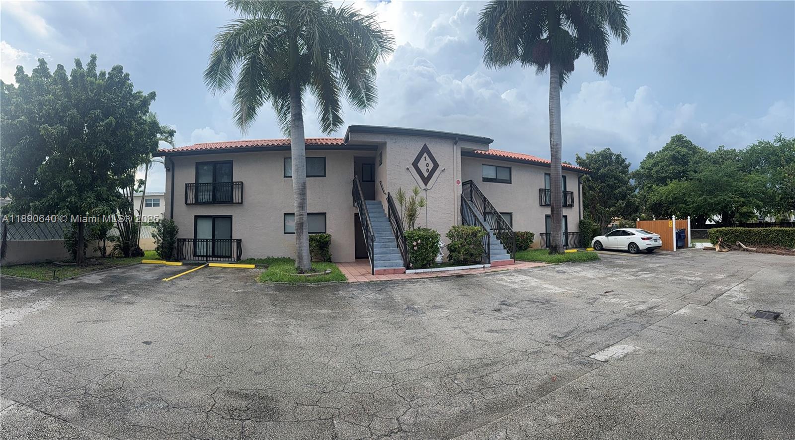 100 SE 5th Ave # 1, Hallandale Beach FL 33009 photo 2