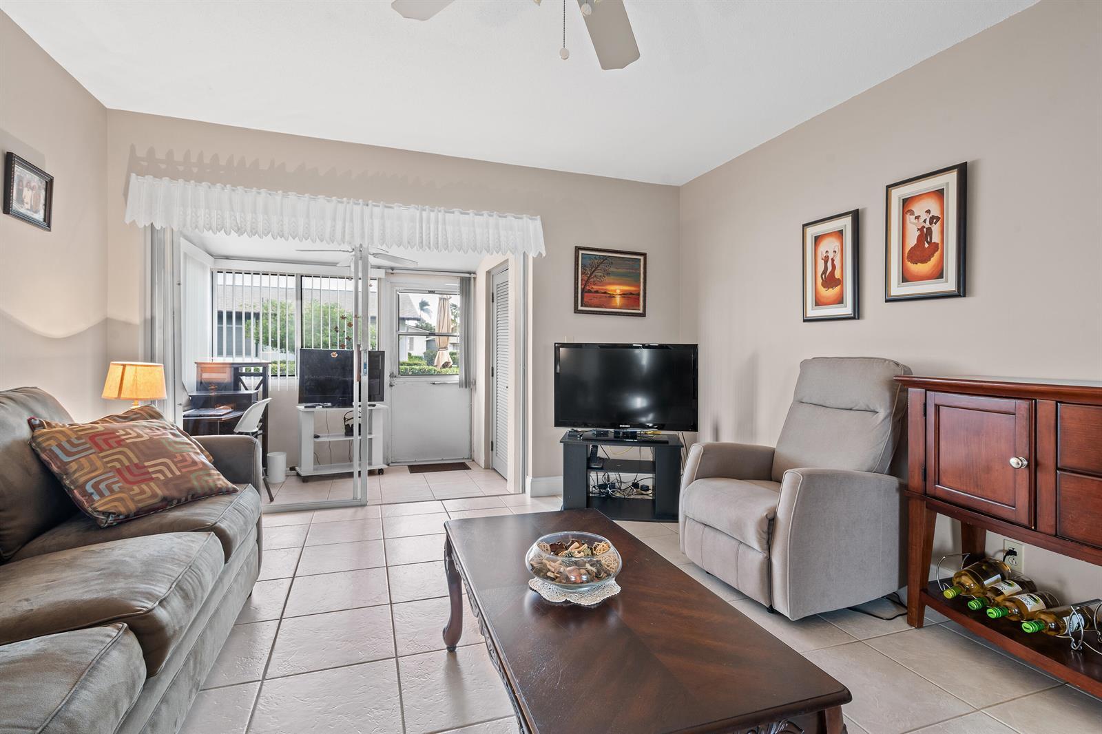 2822 Crosley Drive W # B, West Palm Beach FL 33415 photo 4
