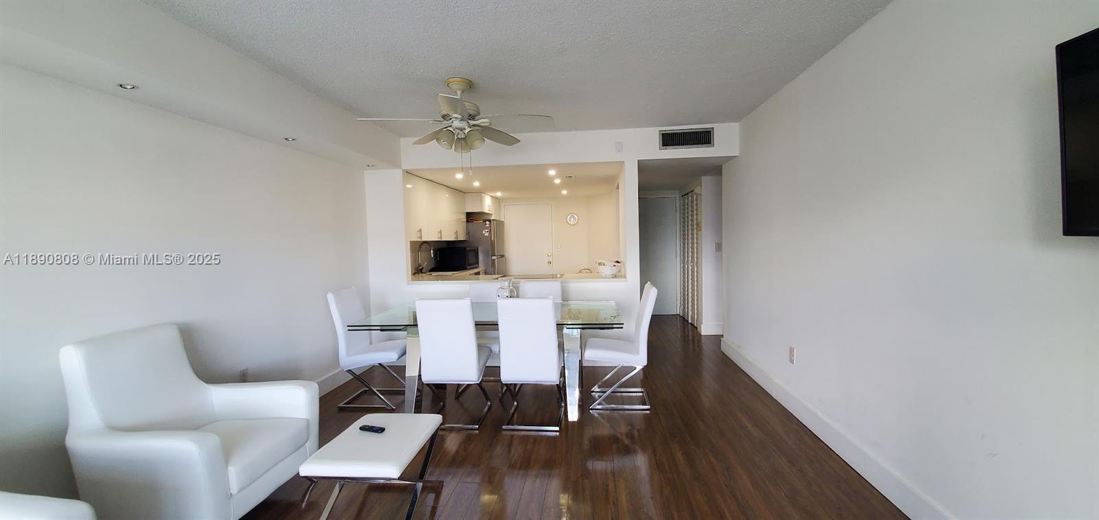 1351 NE Miami Gardens Dr # 202E, Miami FL 33179 photo 2
