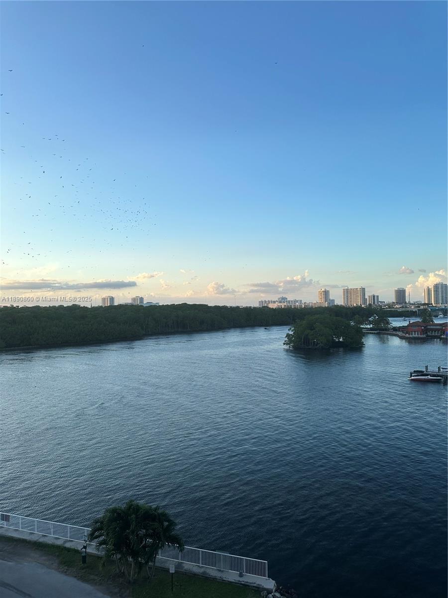 400 Kings Point Dr # 614, Sunny Isles Beach FL 33160