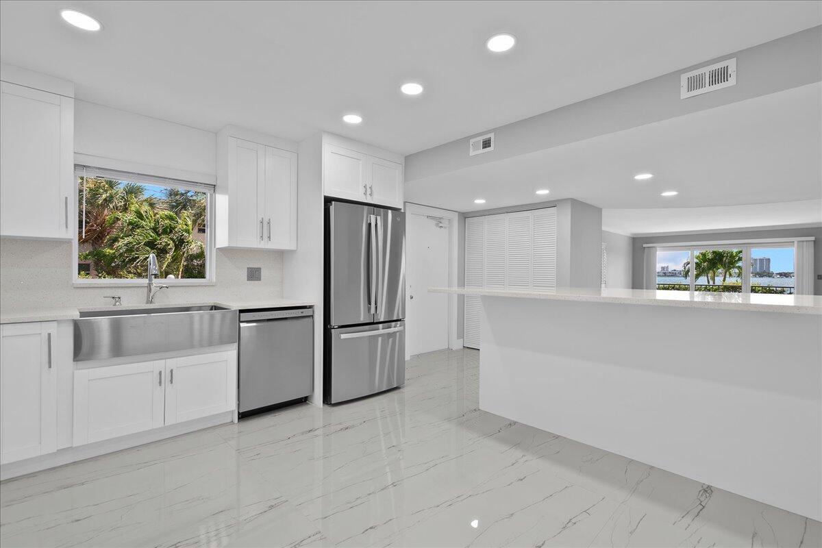 3040 Lake Shore Drive # 101, Riviera Beach FL 33404 photo 5