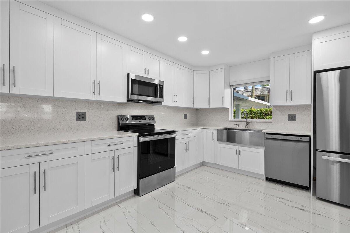 3040 Lake Shore Drive # 101, Riviera Beach FL 33404 photo 4