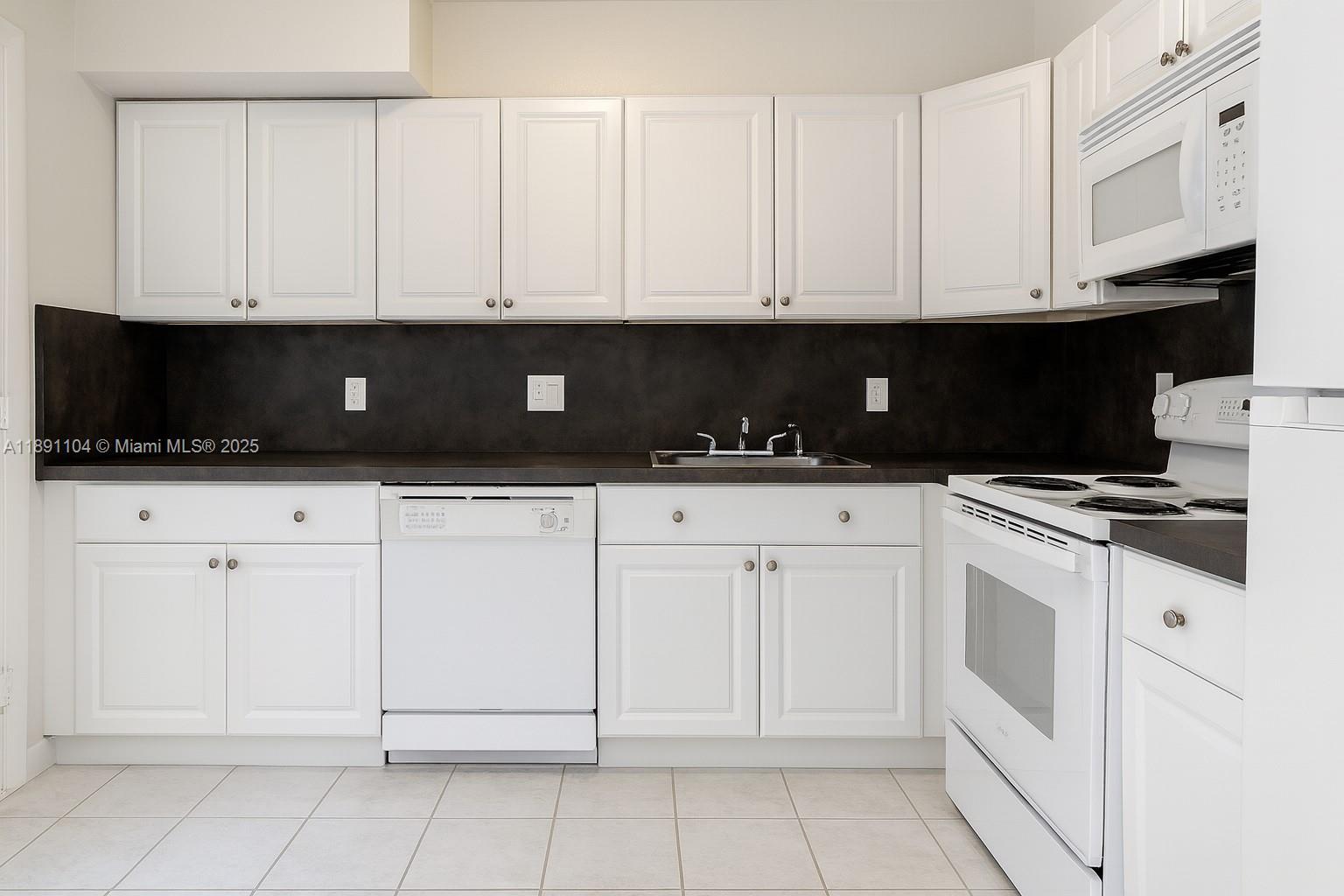 1662 Lincoln Ct # 402, Miami Beach FL 33139 photo 5