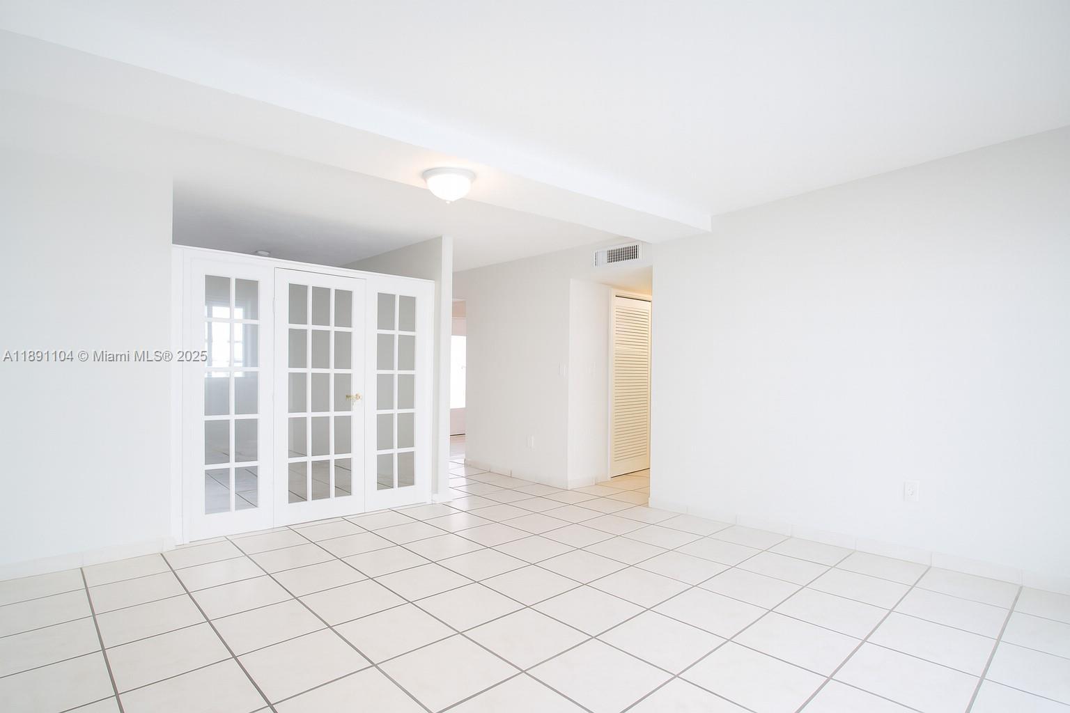 1662 Lincoln Ct # 402, Miami Beach FL 33139 photo 4