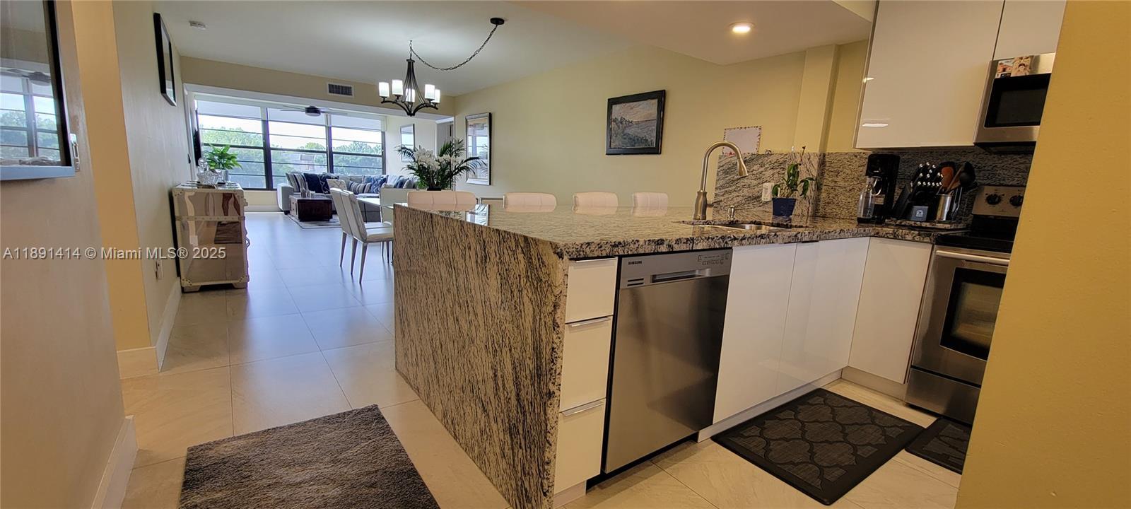 1530 Whitehall Dr # 405, Davie FL 33324 photo 3