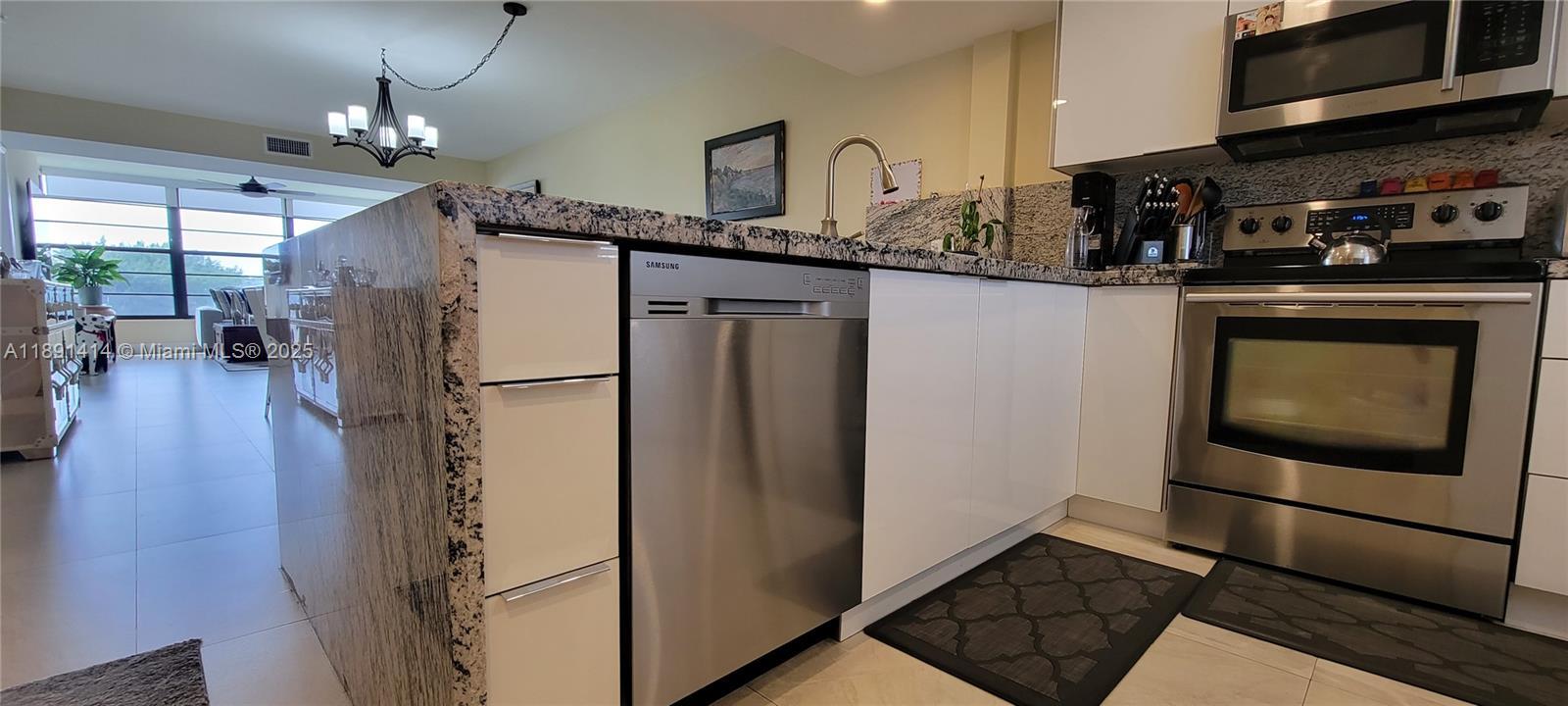 1530 Whitehall Dr # 405, Davie FL 33324 photo 4