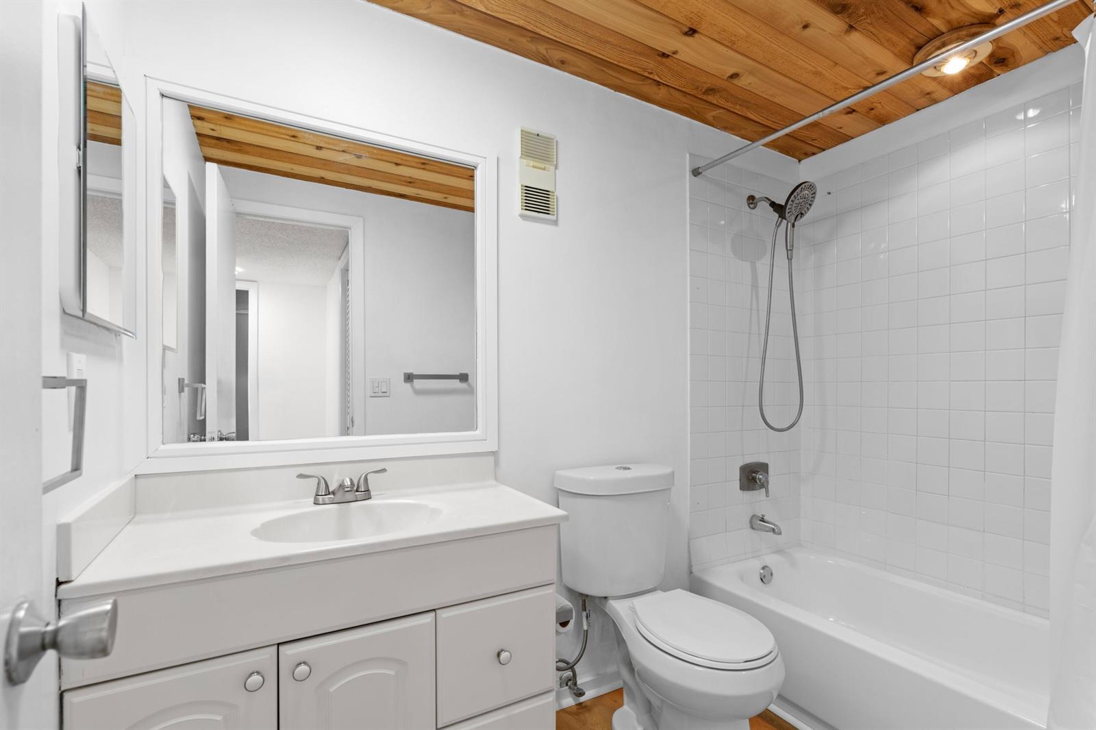 480 Executive Center Drive # 5i, West Palm Beach FL 33401 photo 2