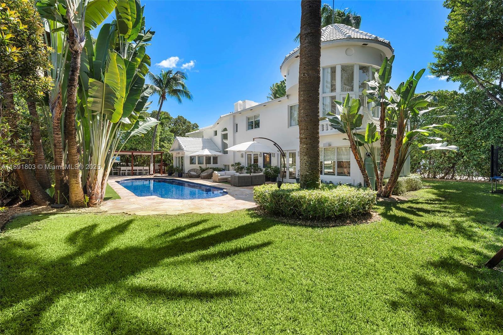 2701 N Bay Rd, Miami Beach FL 33140 photo 2