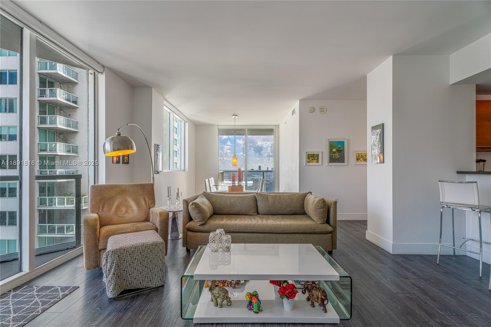 253 NE 2nd St # 3203, Miami FL 33132 photo 3
