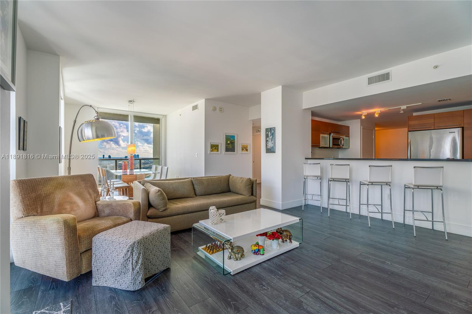 253 NE 2nd St # 3203, Miami FL 33132 photo 4