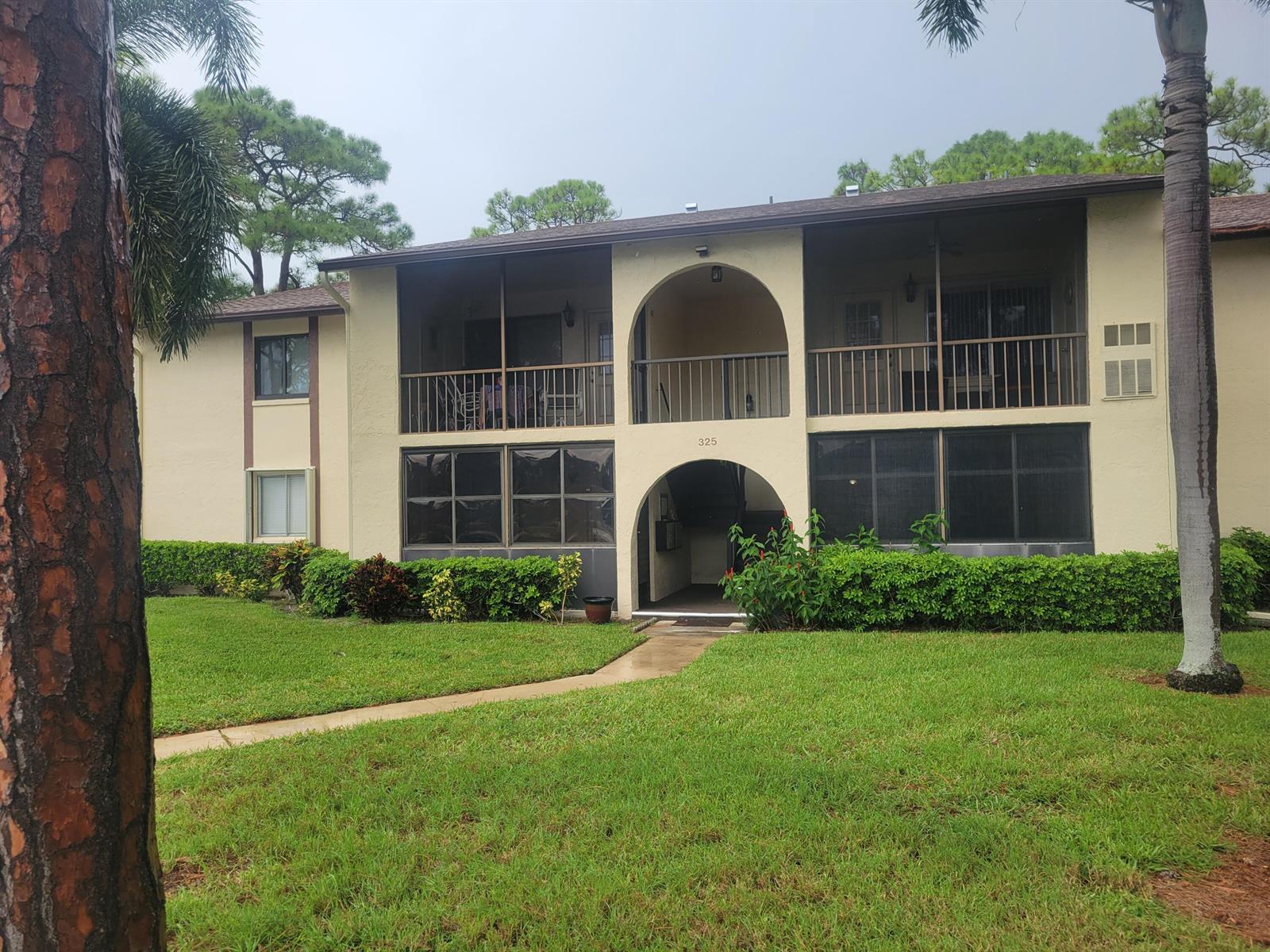 325 Knotty Pine Circle # 2, FL 33463