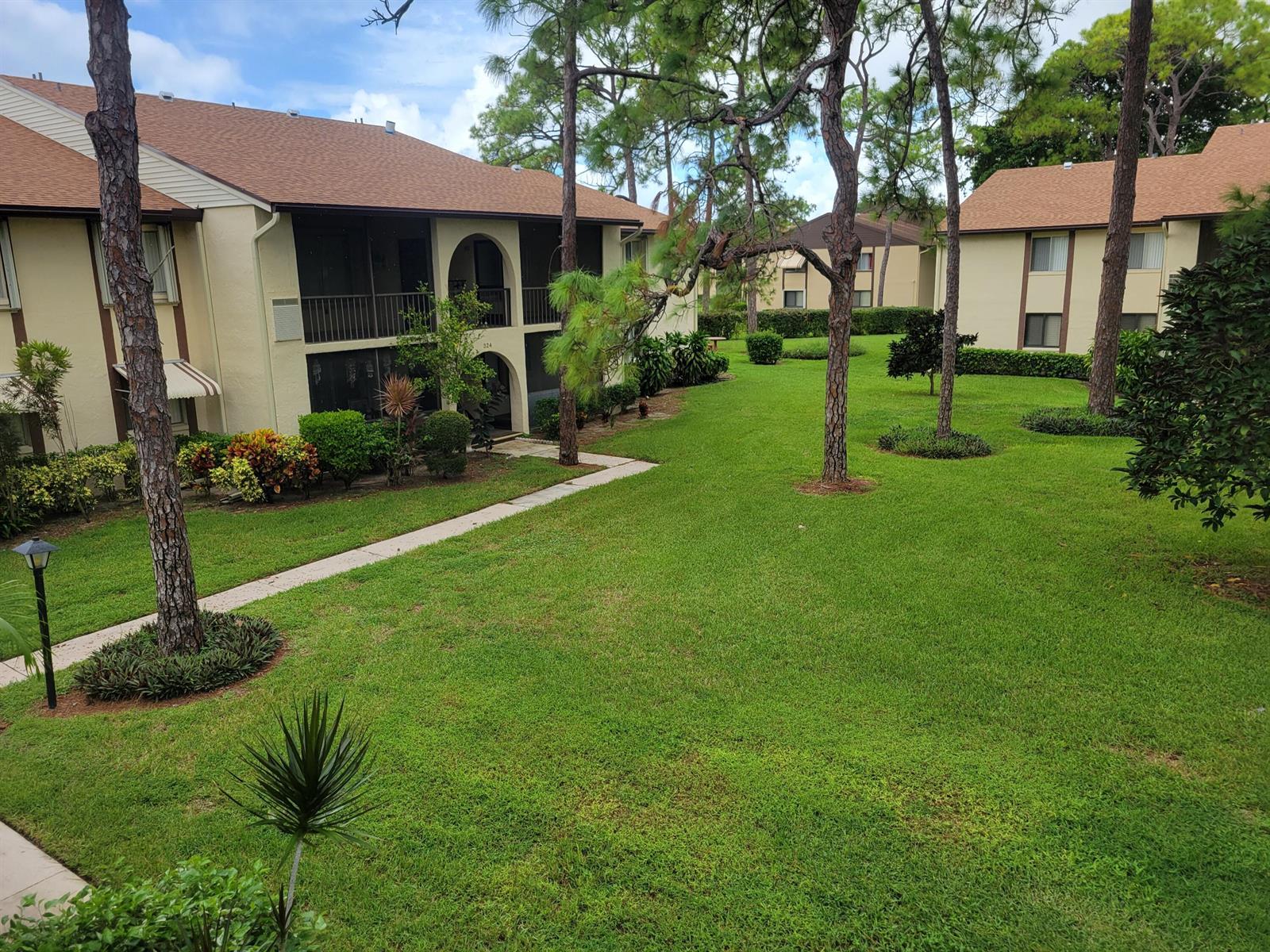 325 Knotty Pine Circle # 2, FL 33463 photo 4