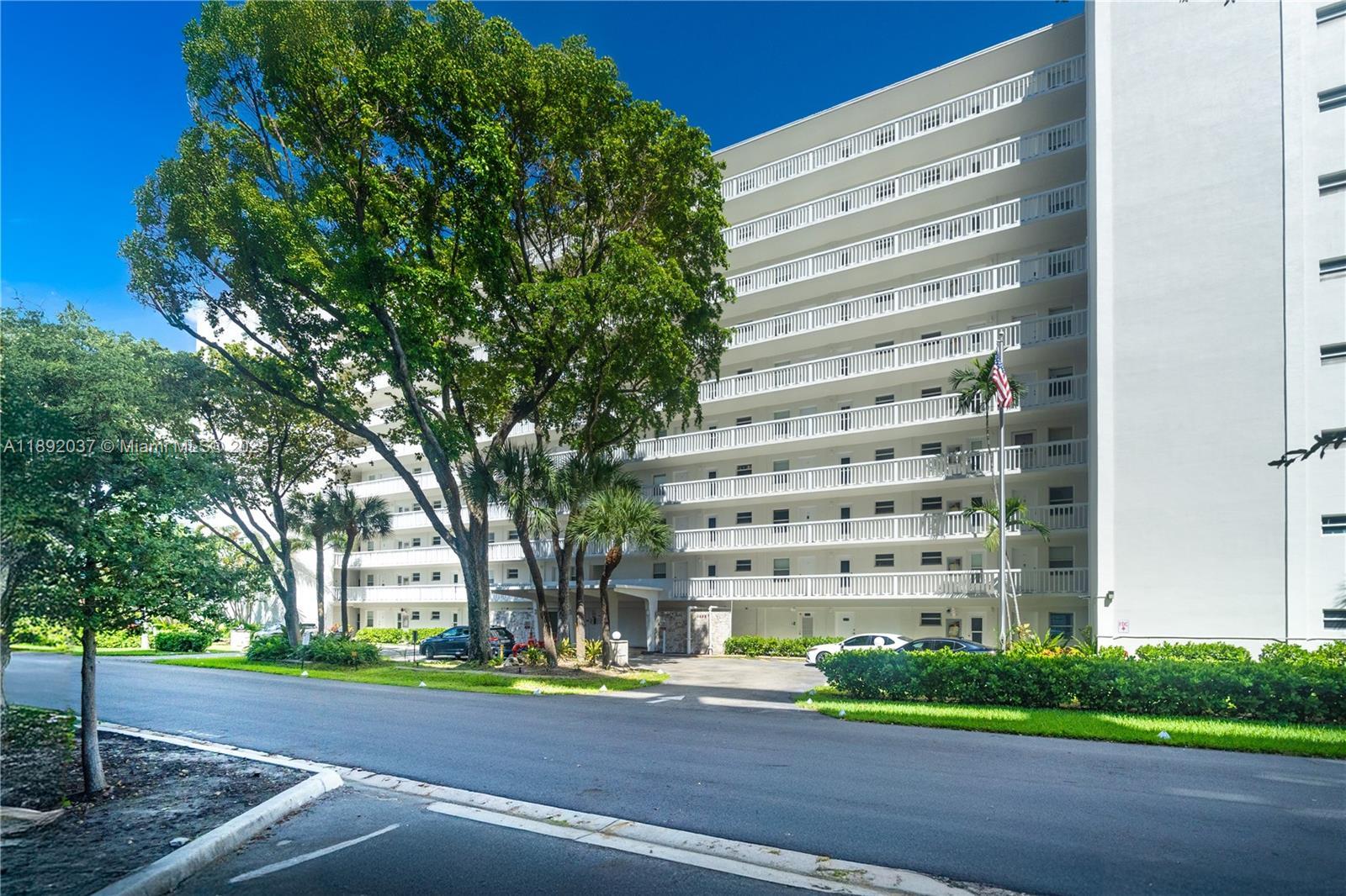 2555 NE 11th St # 310, Fort Lauderdale FL 33304 photo 2
