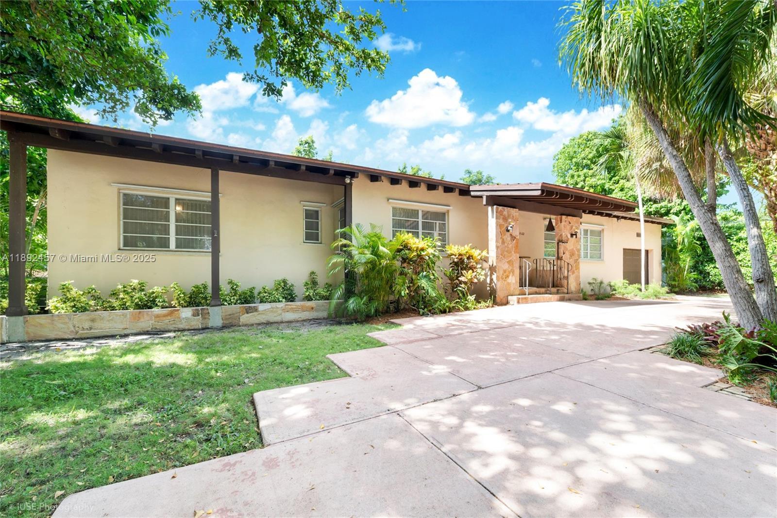 1522 Zuleta Ave, Coral Gables FL 33146 photo 2