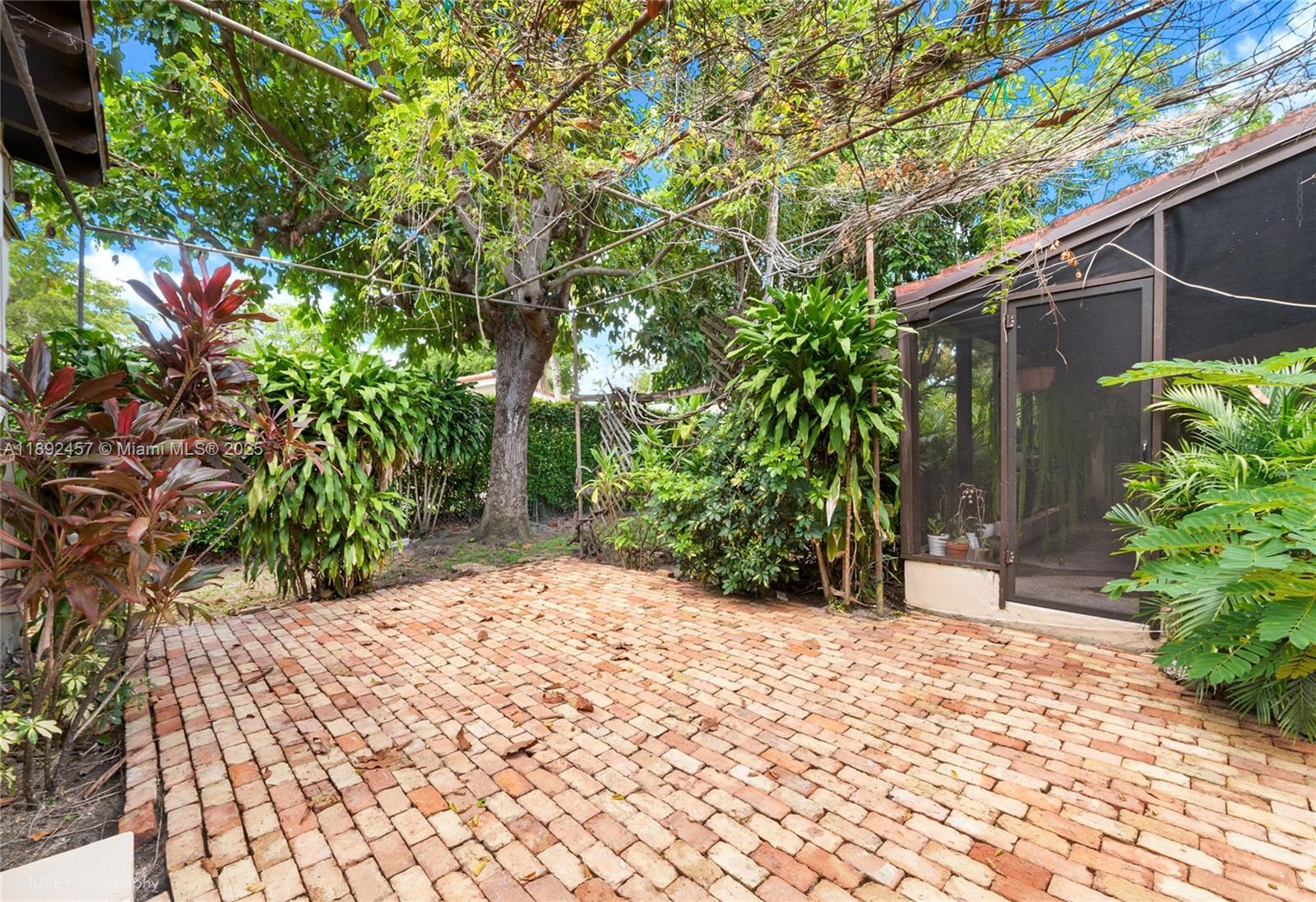 1522 Zuleta Ave, Coral Gables FL 33146 photo 4