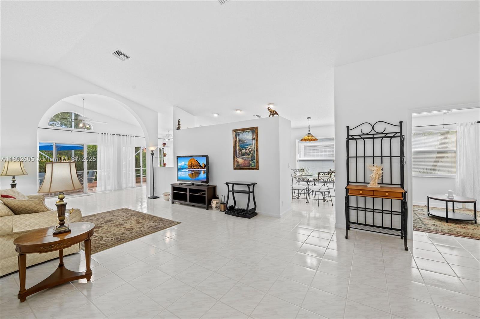 9650 Harbour Lake Cir, Boynton Beach FL 33437