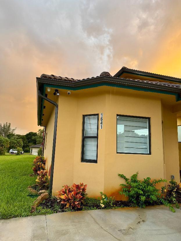 1641 NW 114th Avenue, Plantation FL 33323 photo 2