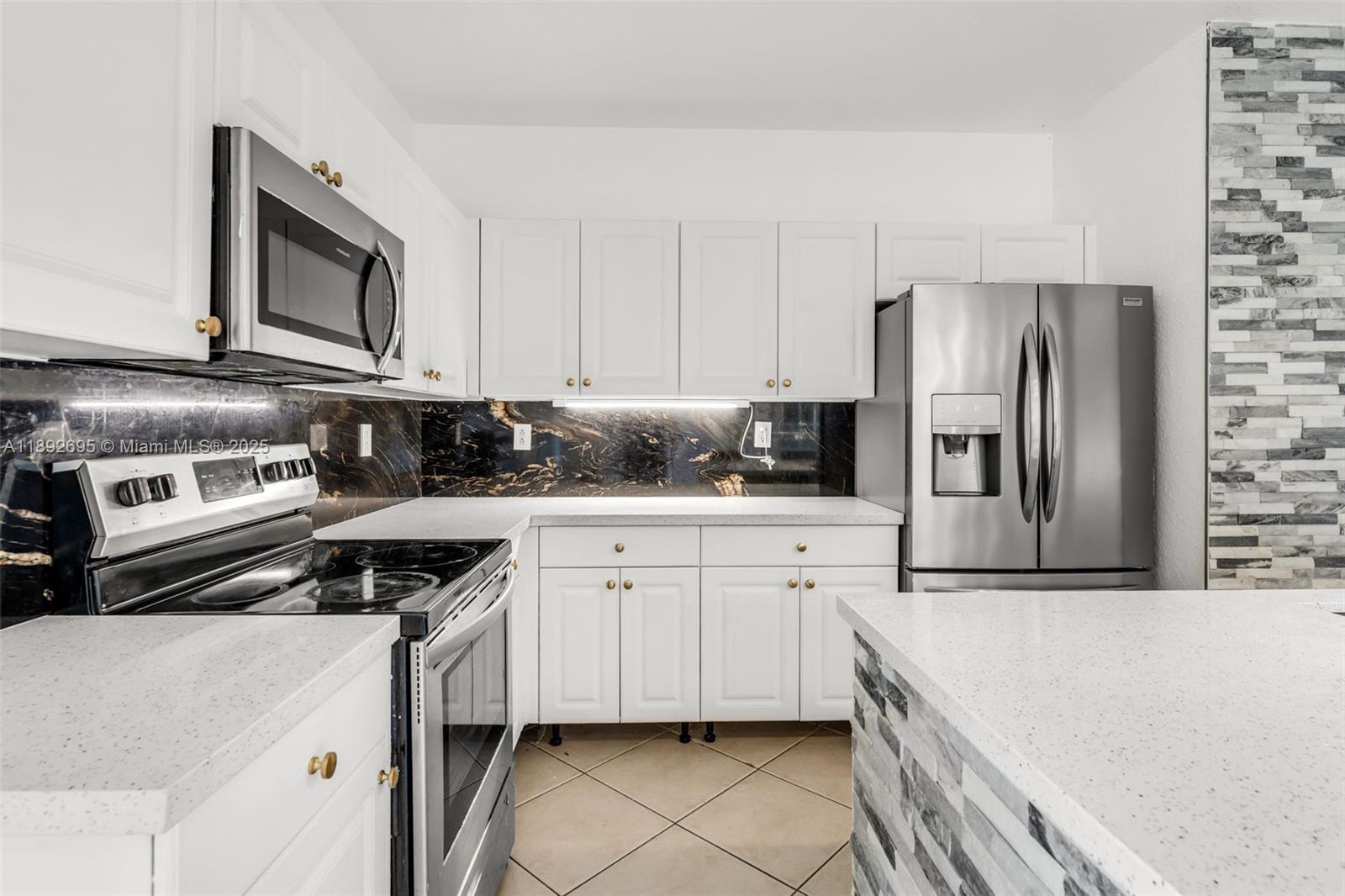 9227 SW 227th St, Cutler Bay FL 33190 photo 5