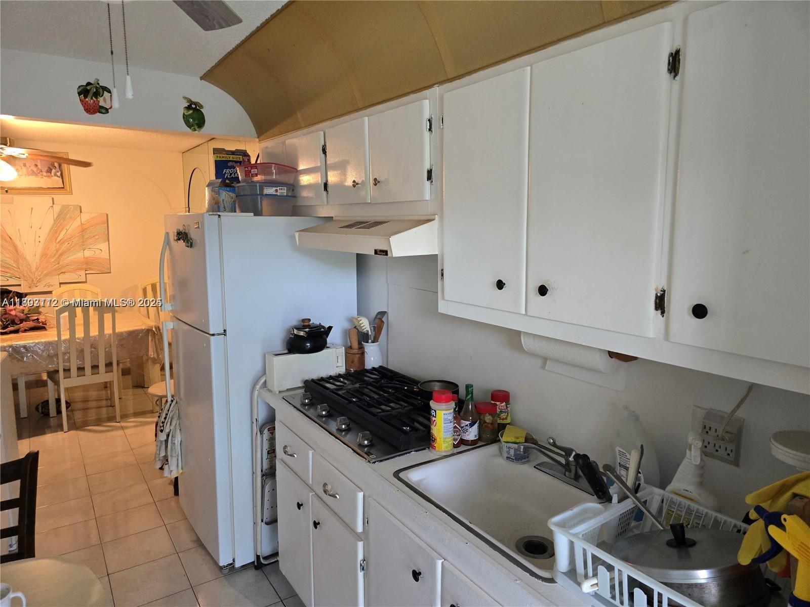 20310 NE 2nd Ave # 15, Miami Gardens FL 33179 photo 2