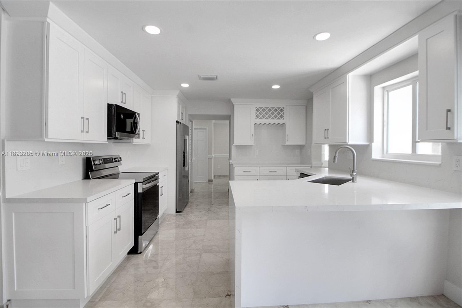 8416 NW 201st St, Miami FL 33015 photo 3
