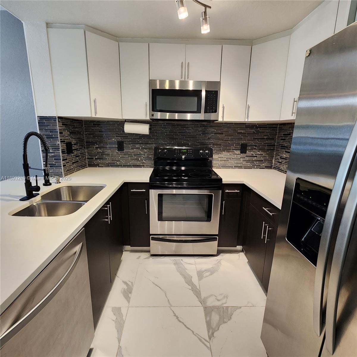 2941 Riverside Dr # 102, Coral Springs FL 33065