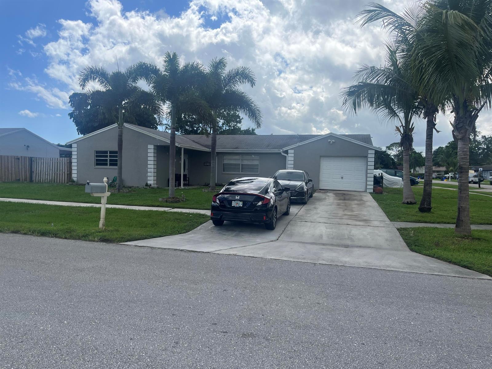 4150 Lilac Circle, Lake Worth FL 33461 photo 2
