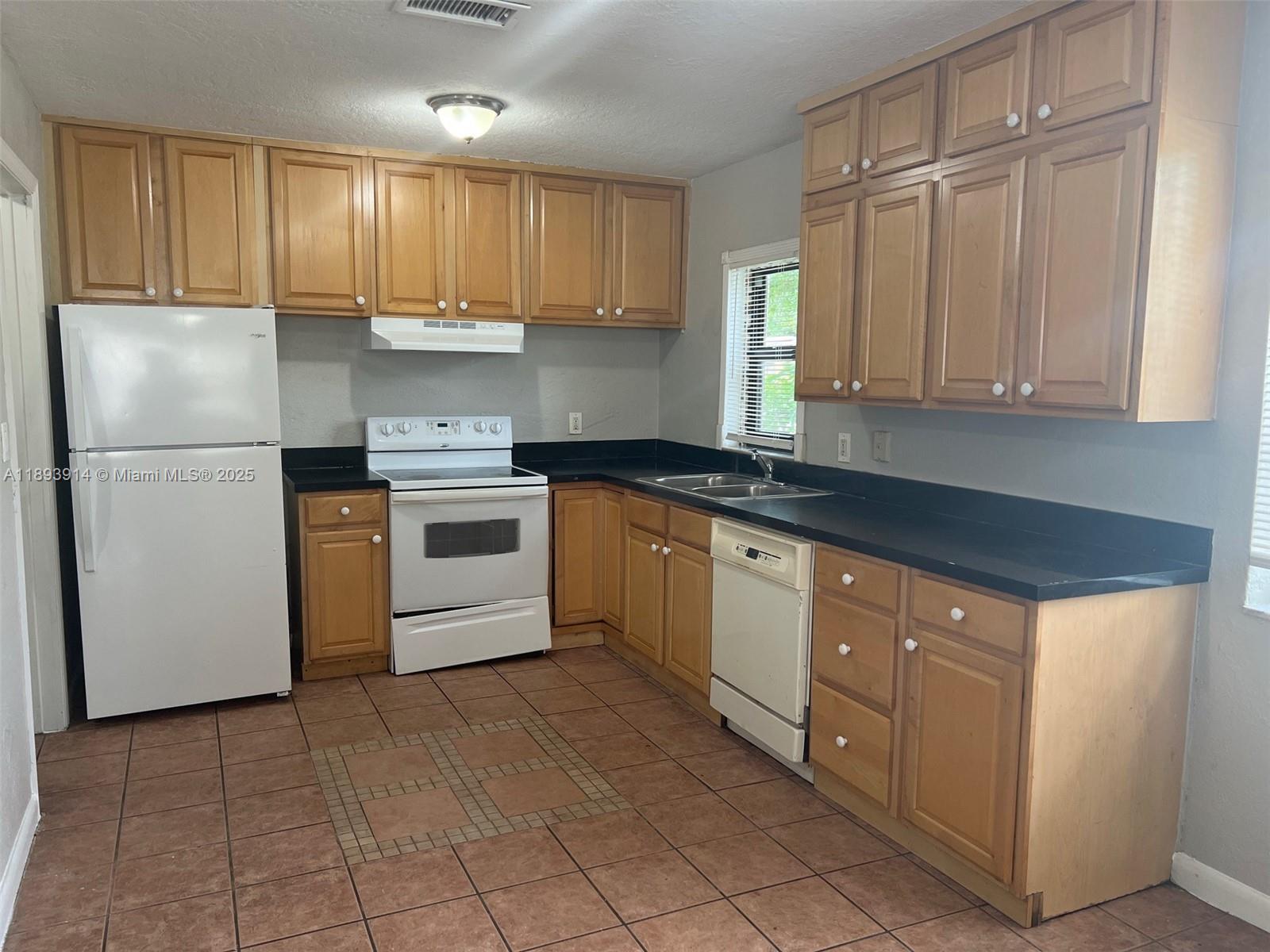 6359 SW 1st St, Margate FL 33068 photo 2