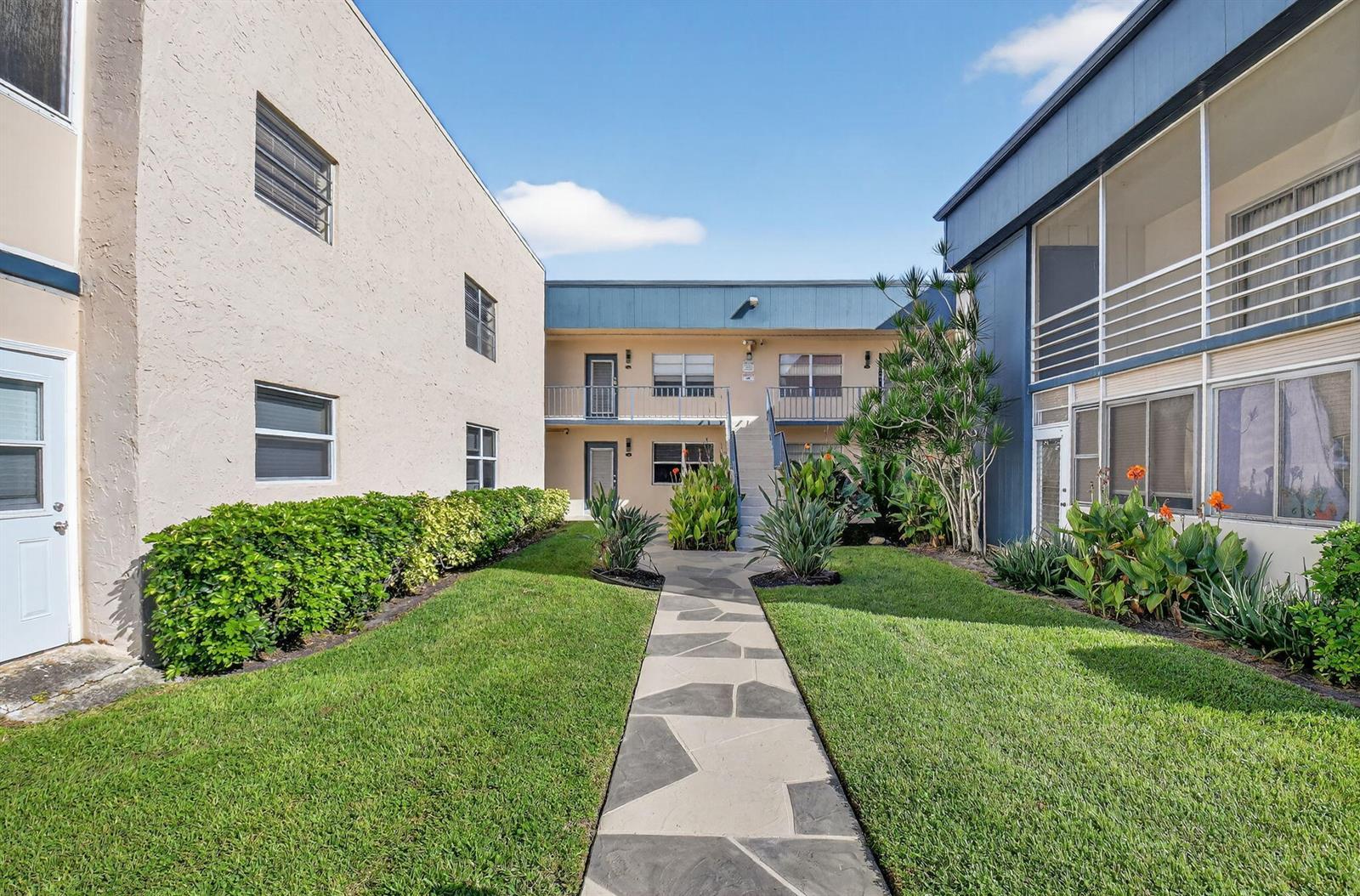 161 Flanders D # 161, Delray Beach FL 33484 photo 2