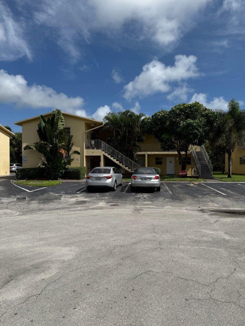 481 Sunshine Drive # C1, Coconut Creek FL 33066