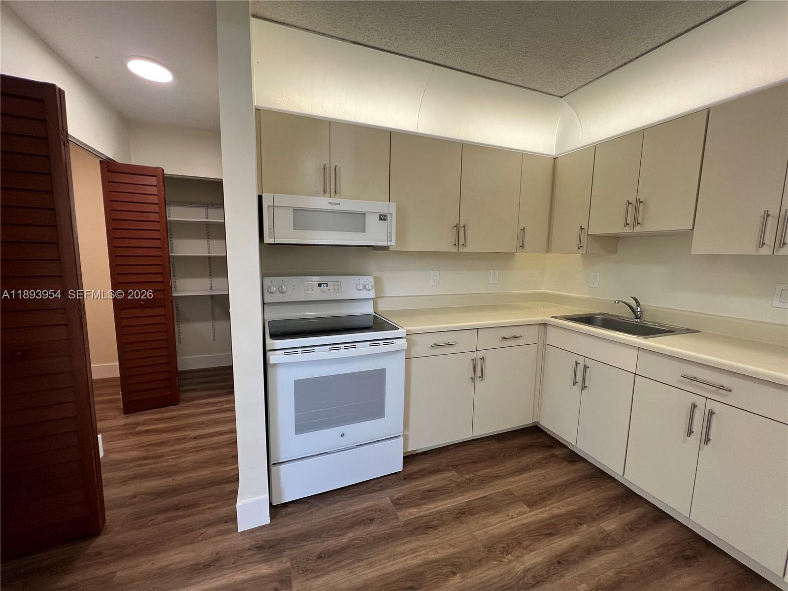 21121 SW 85th Ave # 208, Cutler Bay FL 33189 photo 2