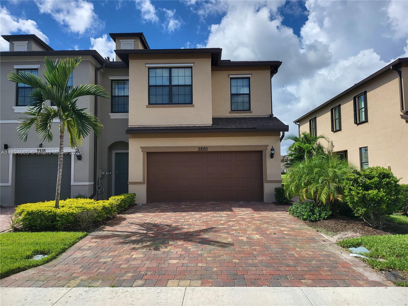 2820 Troubadour St, Palm Springs FL 33406