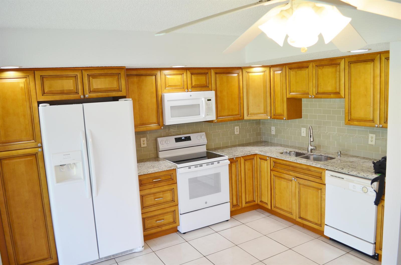 5220 Las Verdes Circle # 211, Delray Beach FL 33484 photo 4