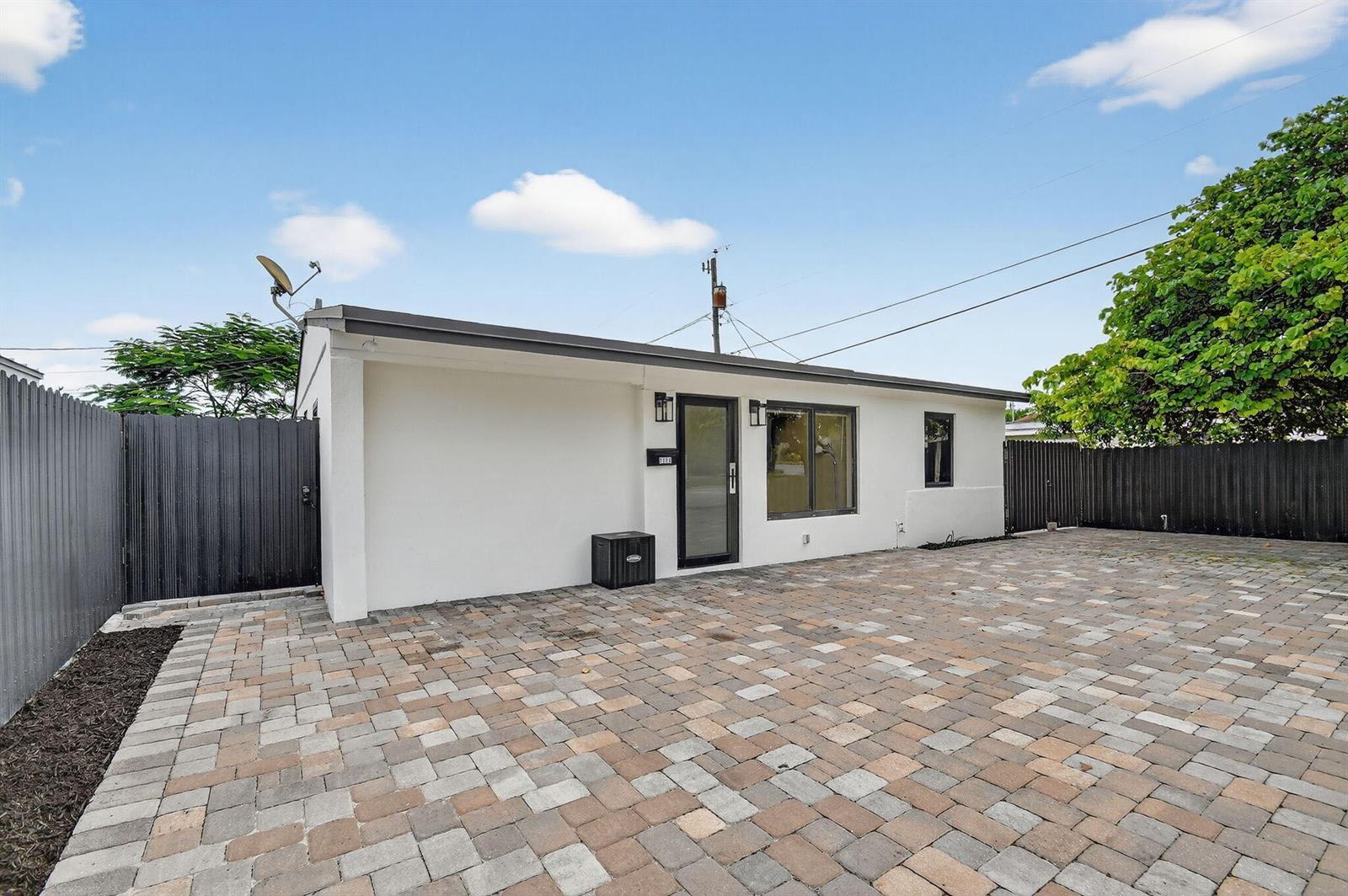 5008 Parker Avenue, West Palm Beach FL 33405 photo 2
