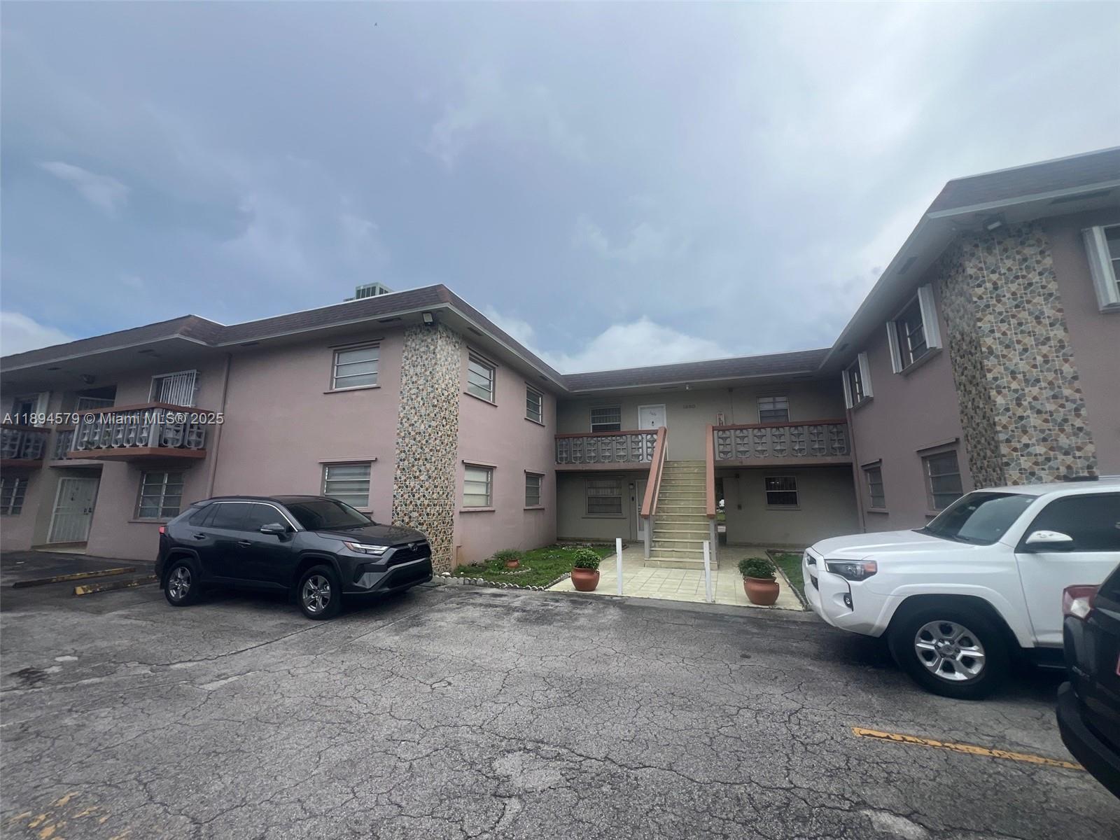 1250 W 26th Pl # 208, Hialeah FL 33010 photo 2