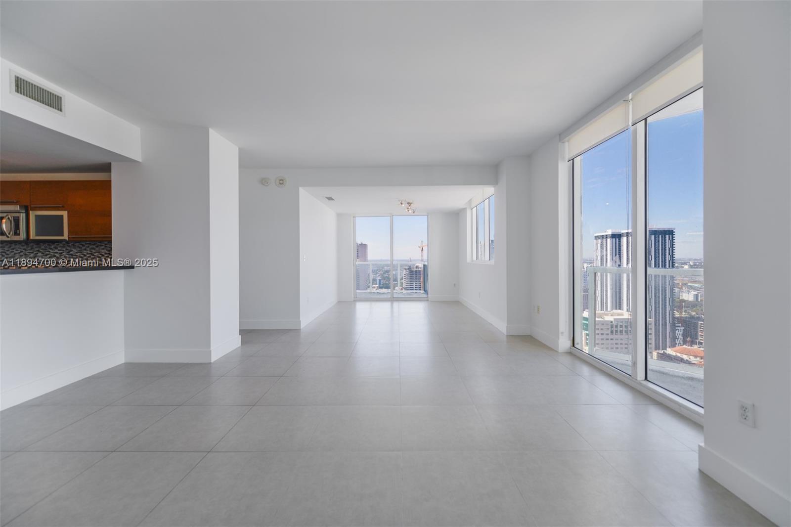 253 NE 2nd St # 3902, Miami FL 33132 photo 2