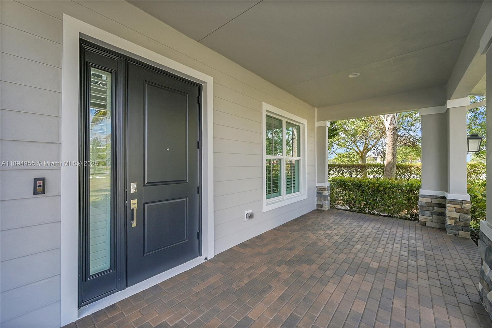 983 Hookline Cir, Loxahatchee FL 33470 photo 2