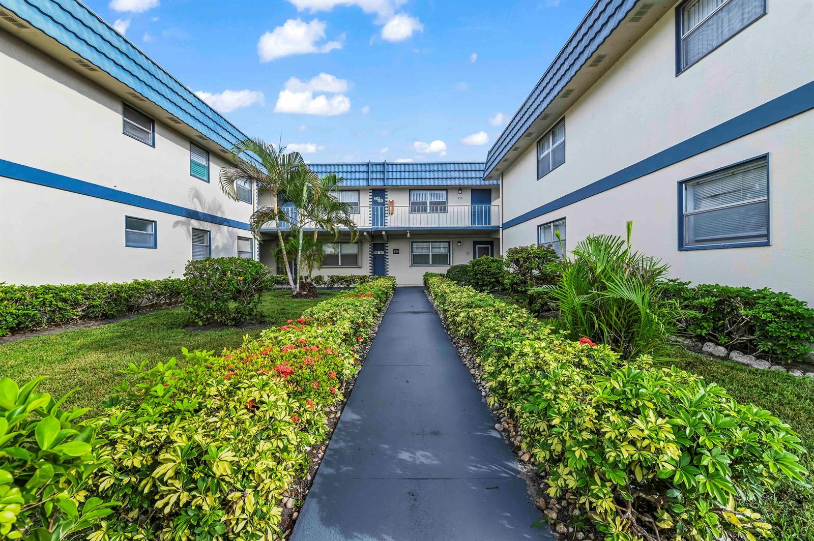 213 Brittany, Delray Beach FL 33446 photo 2