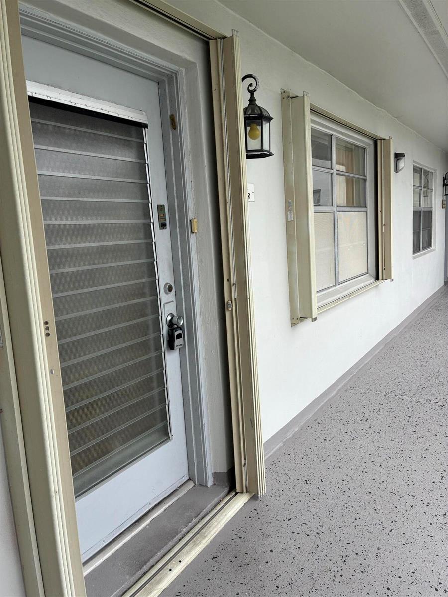 574 Burgundy L # 574, Delray Beach FL 33484 photo 2