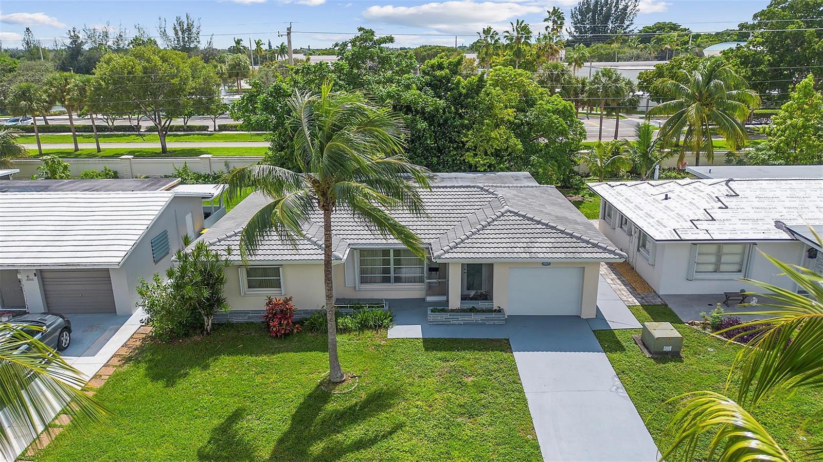 8604 NW 57th Court, Tamarac FL 33321 photo 2