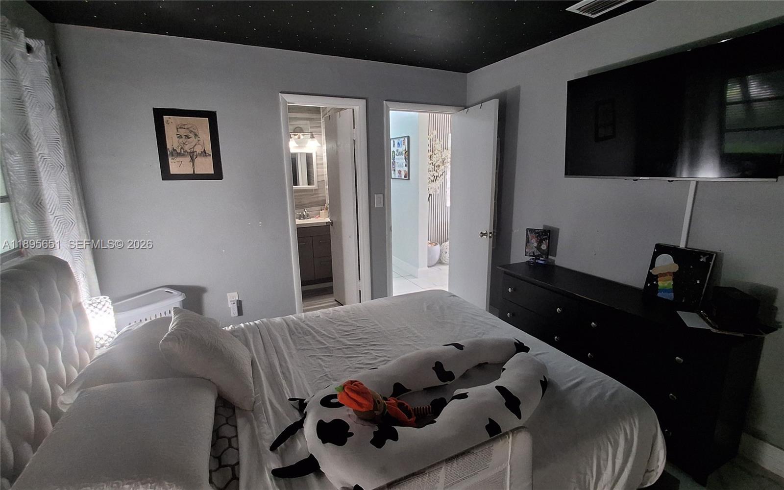 10305 SW 149th Ter, Miami FL 33176 photo 4