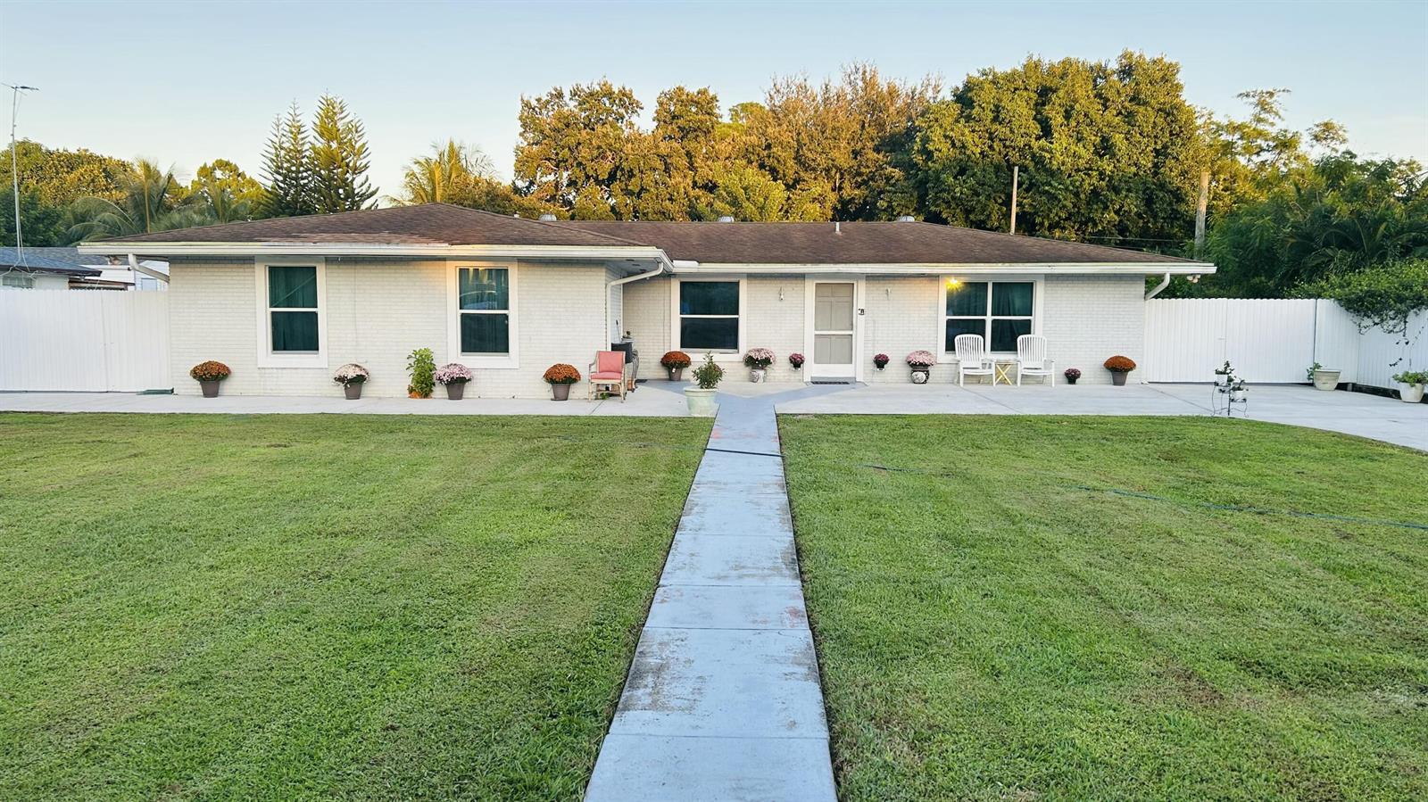 2084 Laura Lane, West Palm Beach FL 33415 photo 2