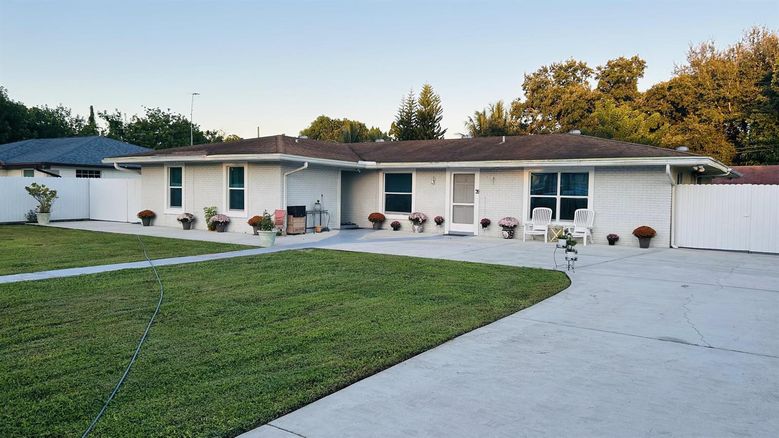 2084 Laura Lane, West Palm Beach FL 33415