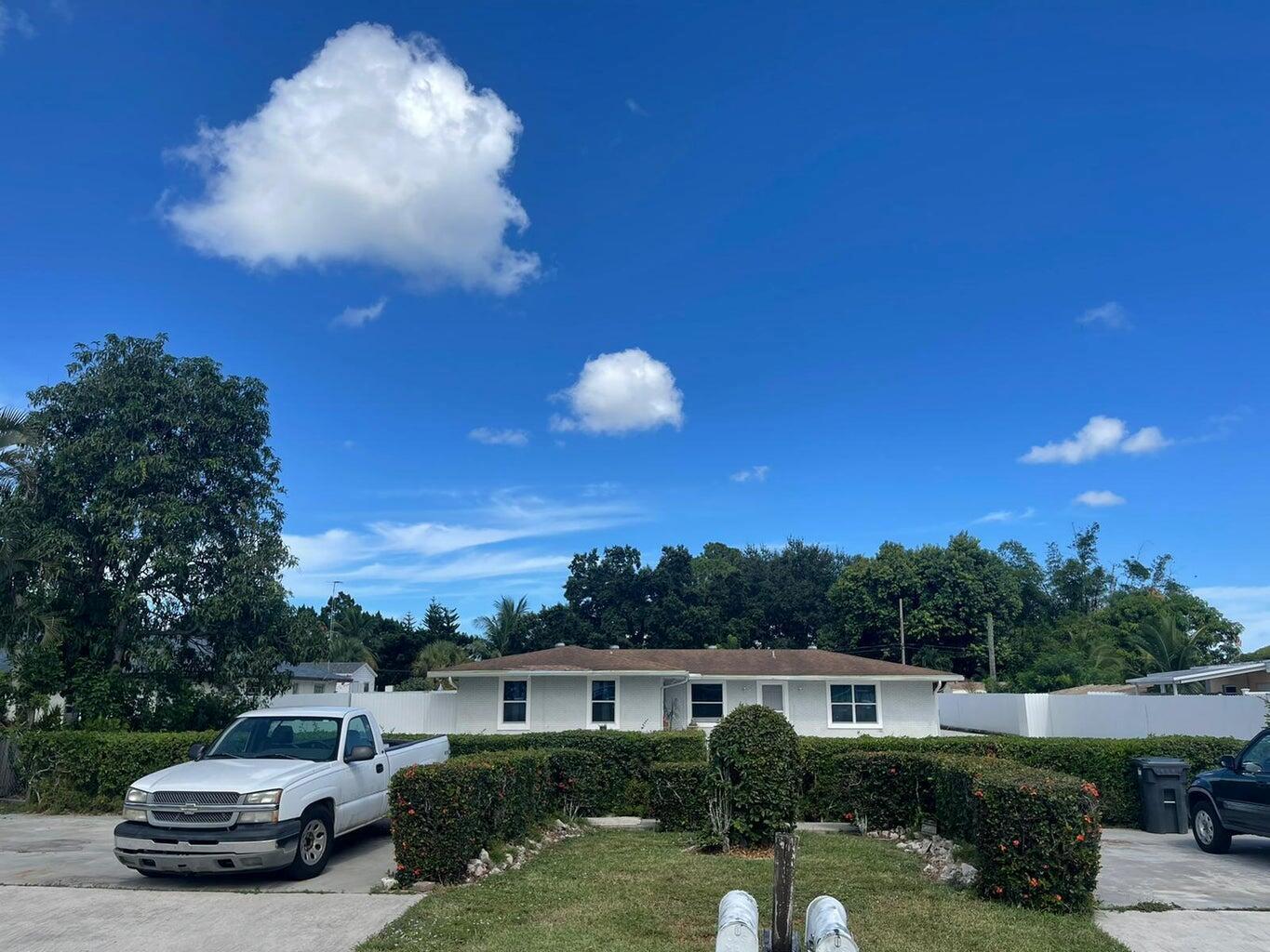 2084 Laura Lane, West Palm Beach FL 33415 photo 4