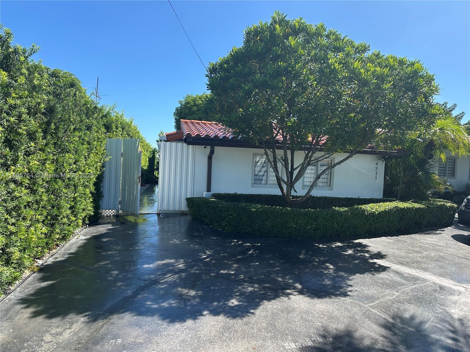 4311 SW 104th Ct, Miami FL 33165 photo 4
