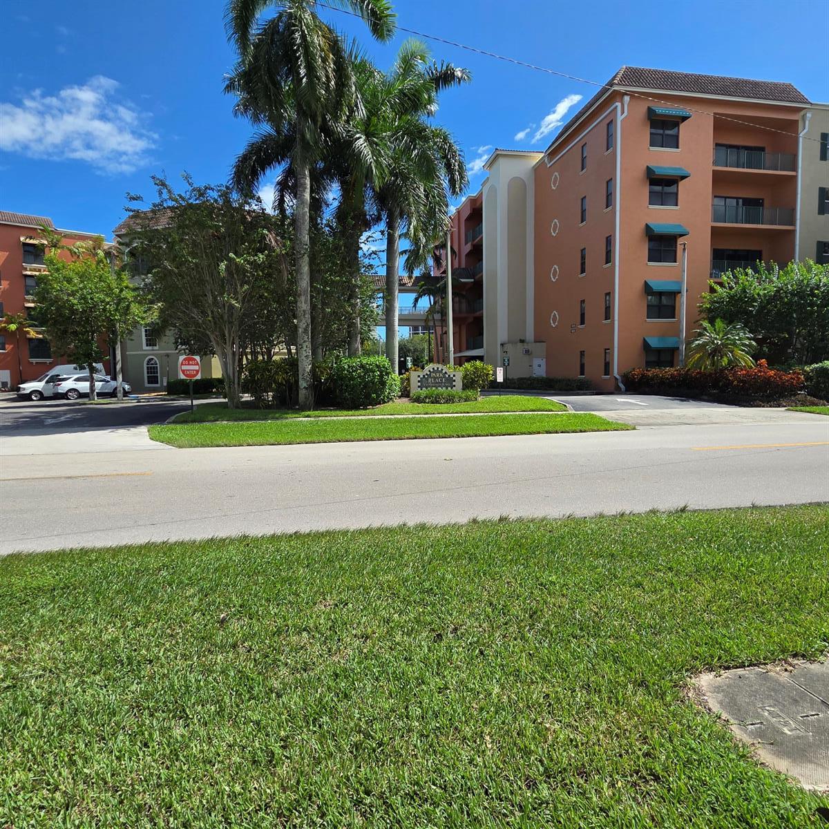 1610 Presidential Way # 105, West Palm Beach FL 33401