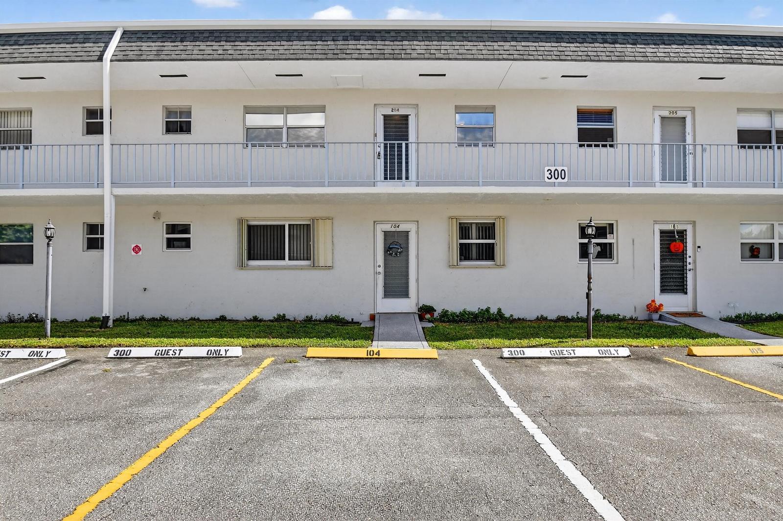 204 Oxford 300, West Palm Beach FL 33417 photo 2