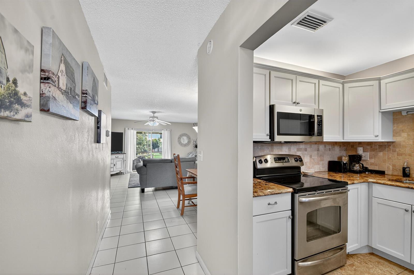 204 Oxford 300, West Palm Beach FL 33417 photo 3