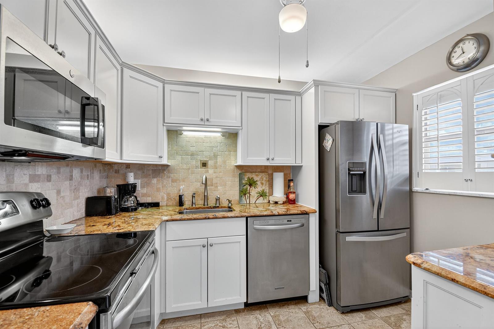 204 Oxford 300, West Palm Beach FL 33417 photo 4